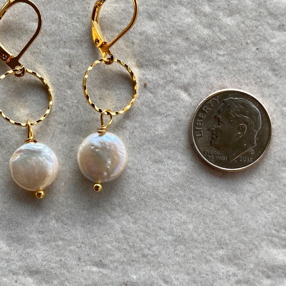 🌙Coin freshwater pearl drop earrings - Picture 3 of 3